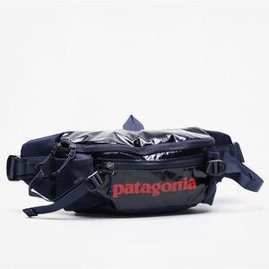 Patagonia Navy Blue Black Hole Waist
Pack 5L